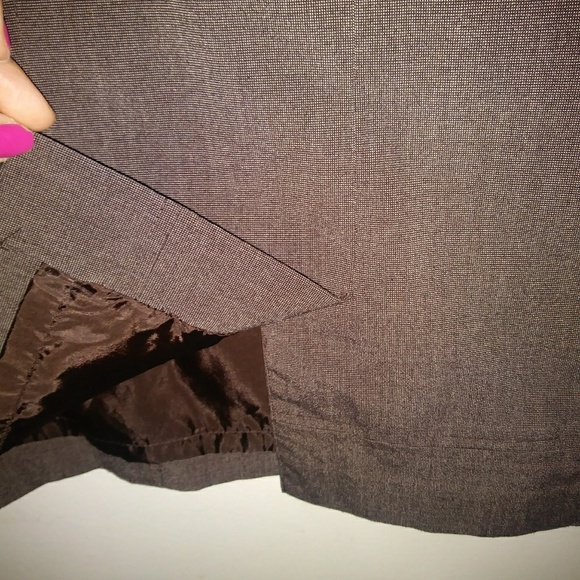 Brown Pencil Skirt w/ side pockets - Picture 4 of 4